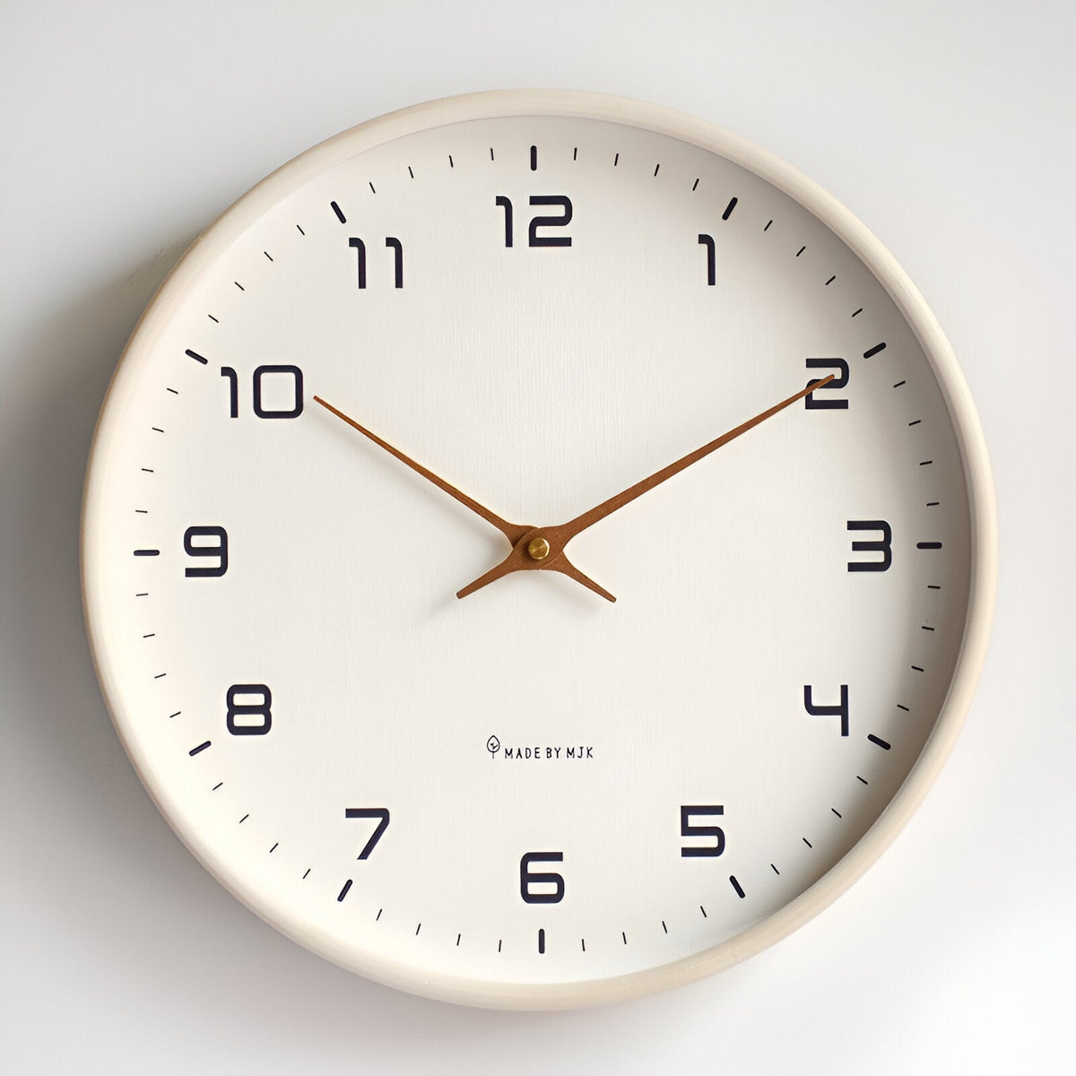 Wanduhr mit Holzrahmen – lautloses Quarzwerk, klares Zifferblatt – Bild 9