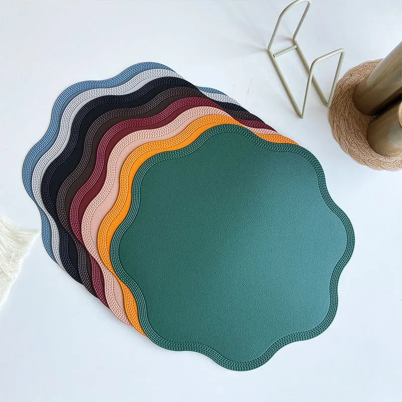 Runde Tischsets mit geprägtem Blütenmuster – aus Kunstleder – Bild 3