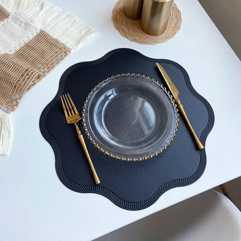 Runde Tischsets mit geprägtem Blütenmuster – aus Kunstleder – Bild 6