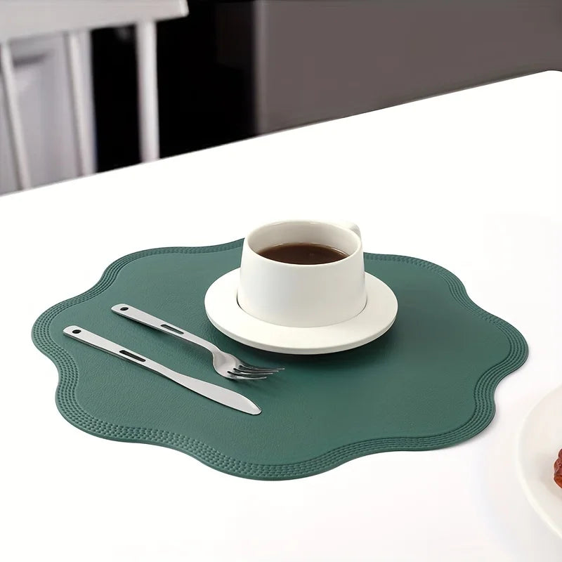 Runde Tischsets mit geprägtem Blütenmuster – aus Kunstleder – Bild 2