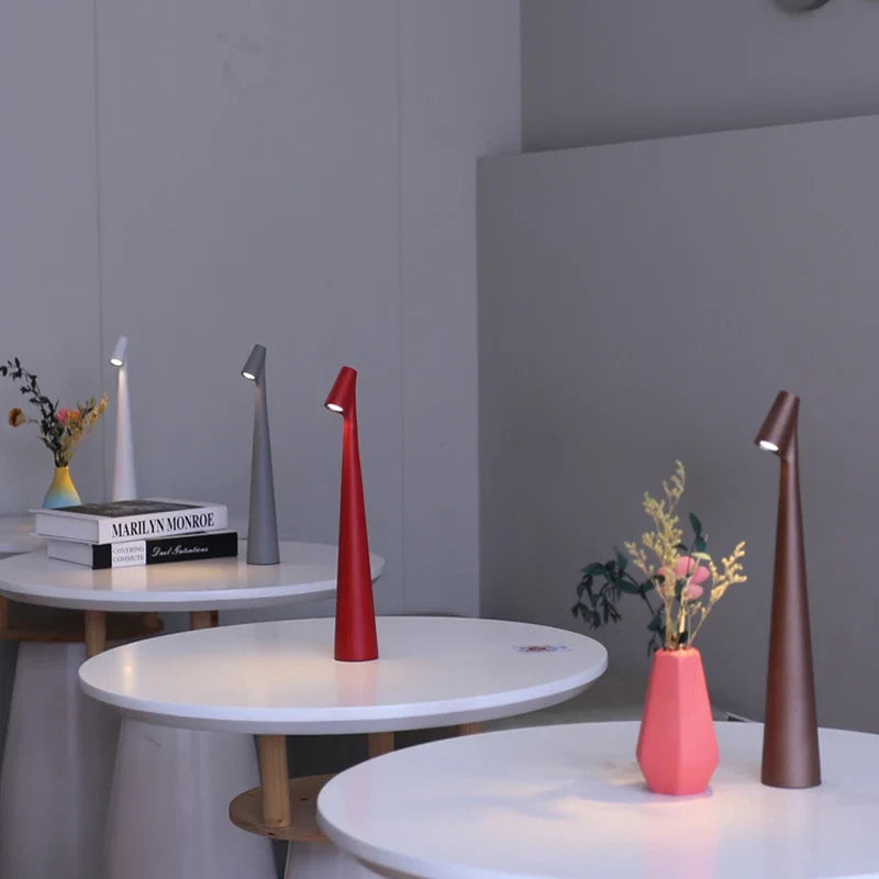 Schmale Akku-Tischlampe mit Touchdimmer – dreiunddreißig Zentimeter hoch – Bild 3
