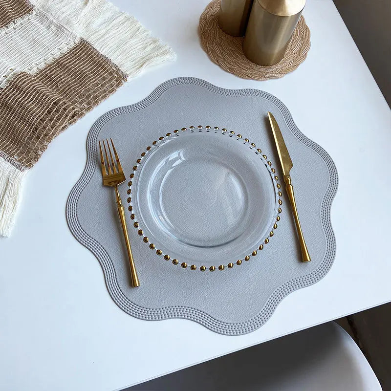Runde Tischsets mit geprägtem Blütenmuster – aus Kunstleder – Bild 4