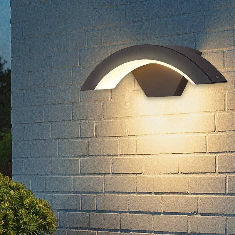 Gebogene Außenwandleuchte aus Aluminium – LED fest eingebaut – Bild 1