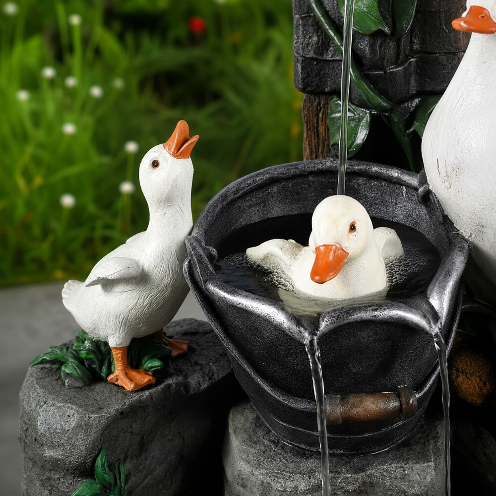 Stehende Vogeltränke mit Solarbrunnen – auf einem Fuß im Beet – Bild 3